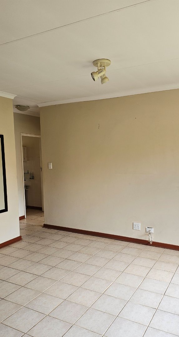 2 Bedroom Property for Sale in Langenhovenpark Free State